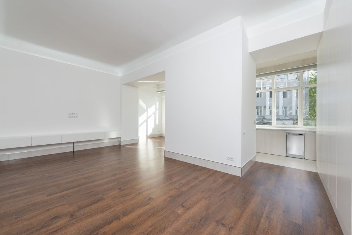Gereinigte, helle Wohnung mit Parkettboden